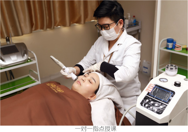 成都美容化妝培訓上課照片